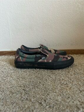 Vans Classic Slip-On Camo Black Mens 7 / Women 8.5 Skate Shoes Canvas Upper Used